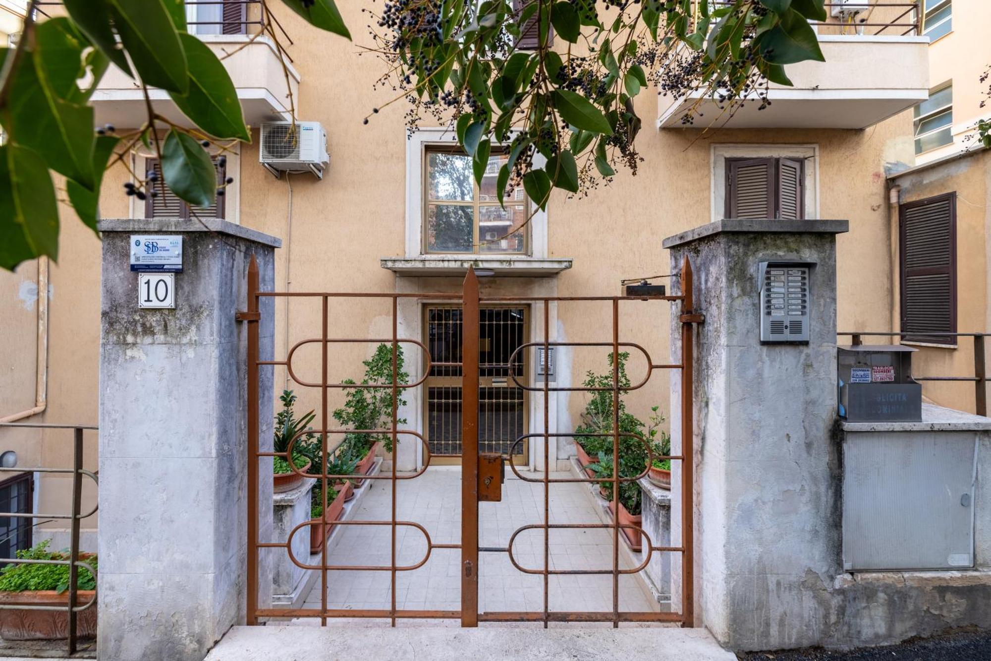 Casa Giovi - With Garden Apartment *
